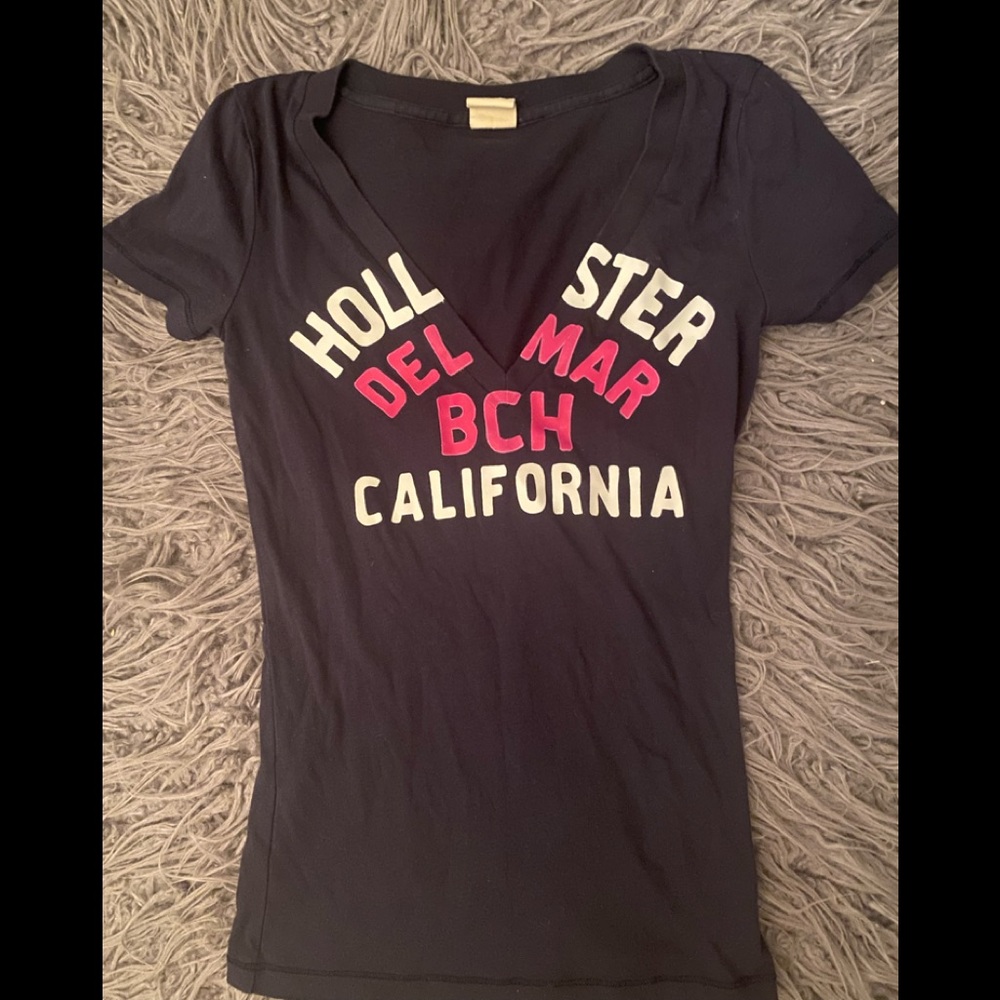 Hollister navy blue tee shirt